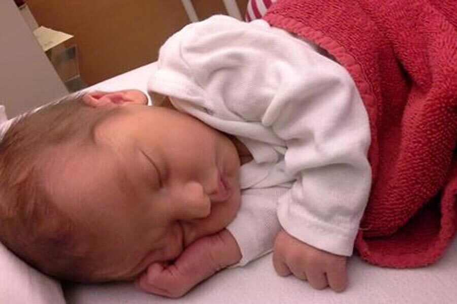 Il piccolo Adrian dorme.