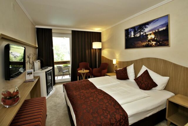 The room of the Classic double room is furnished in a modern style.