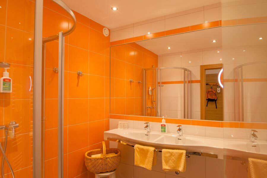 Bagno della camera autunnale dell'Hotel Prägant