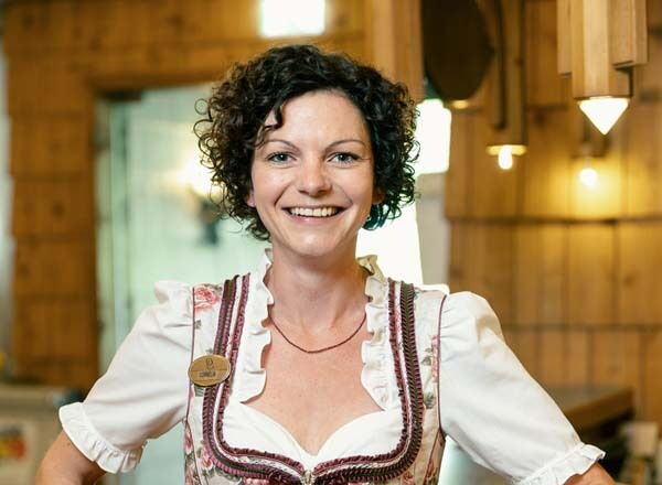 Conny, Rezeptionistin im Evident Hotel Prägant