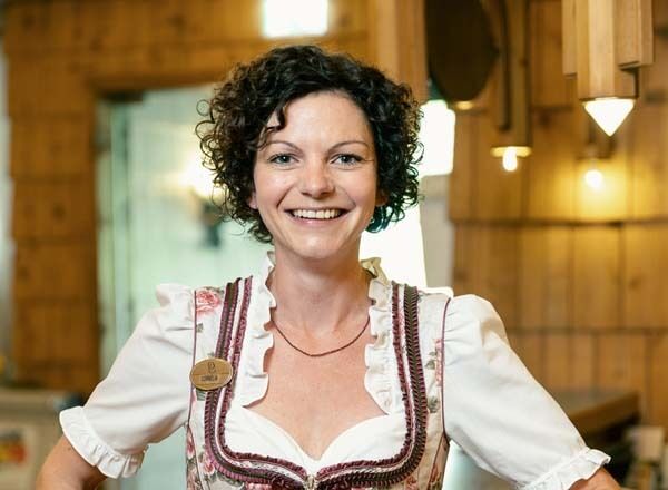 Conny, Rezeptionistin im Evident Hotel Prägant