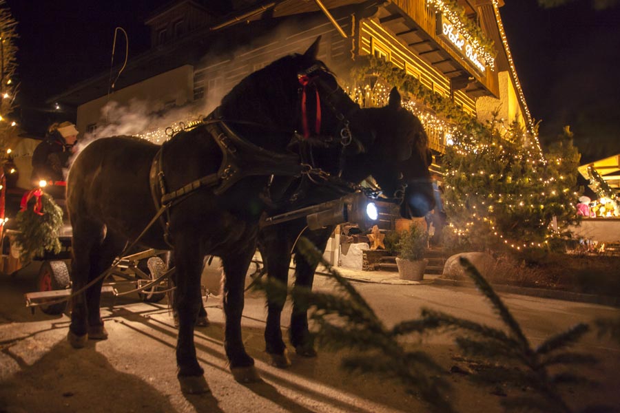 Romantic Christmas horse-drawn carriage in Bad Kleinkirchheim